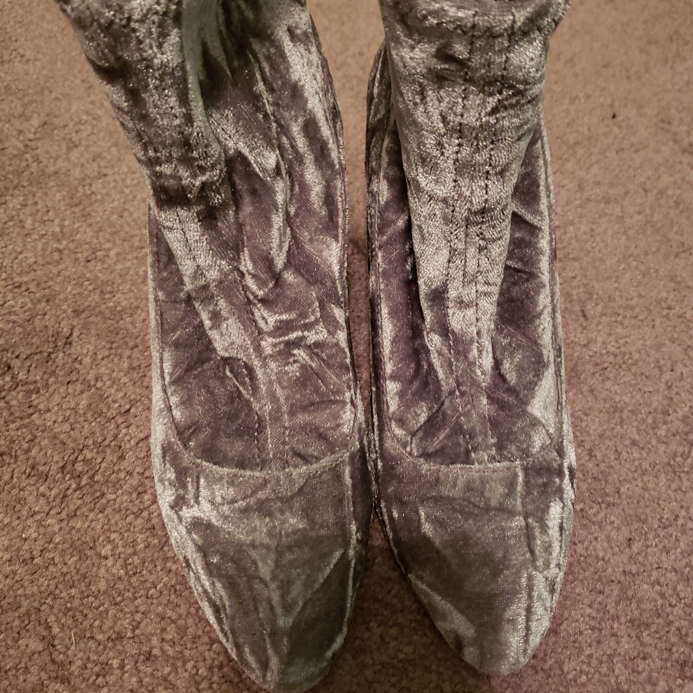 Beautiful Gray boots